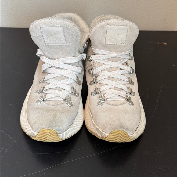 Sorel | Out N About III Conquest Winter Ankle Boot | Chalk, Sea Salt | Size 7 - Picture 2 of 8